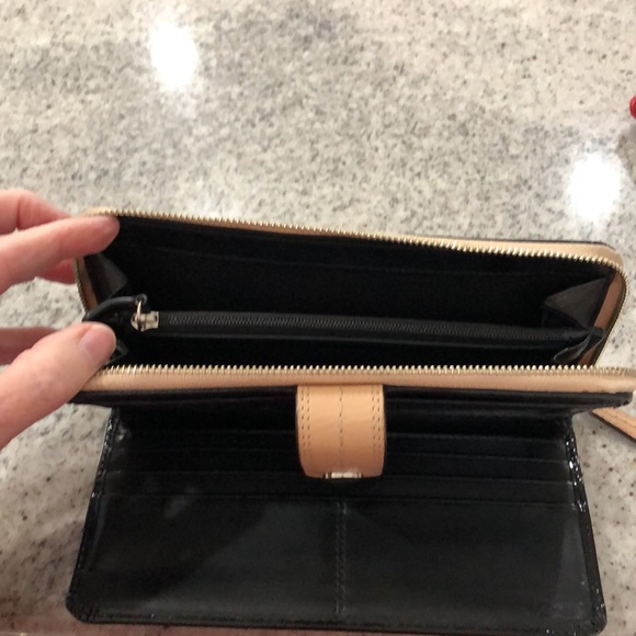 Coach black patent leather wallet - Picture 5 of 7